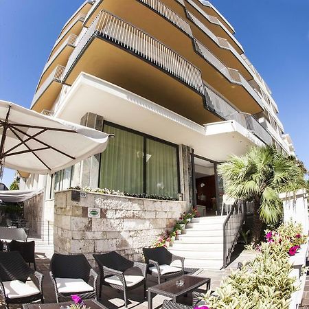 Hotel Brig Cattolica Exteriör bild